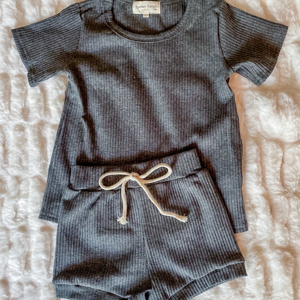 Ribbed shorts and tee set